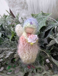 Charity-Engel Nr. 2 mit Rose