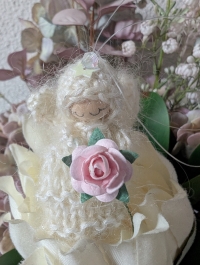 Charity-Engel Nr. 25 mit Rose