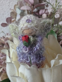 Charity-Engel Nr. 23 mit Rose