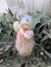 Charity-Engel Nr. 2 mit Rose